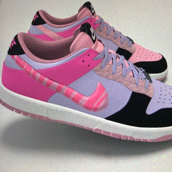NIKE Dunk Low Size 8.5 Pink Lavender Black - Picture 5 of 7